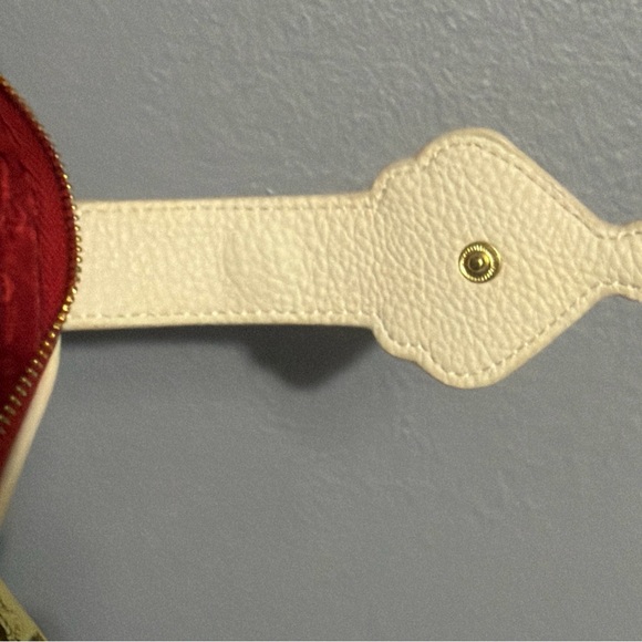 Loungefly Snow White Evil Queen White Heart Box With Dagger Wallet - Picture 8 of 14